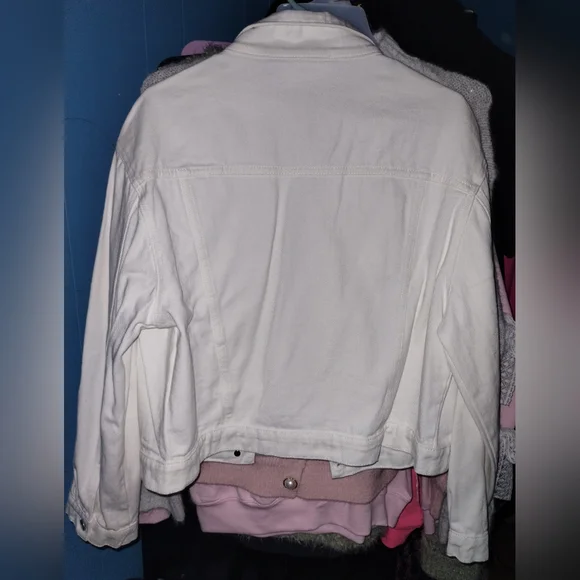 Savannah Jane Pearl Studded White Denim Jacket NWOT - Picture 3 of 4